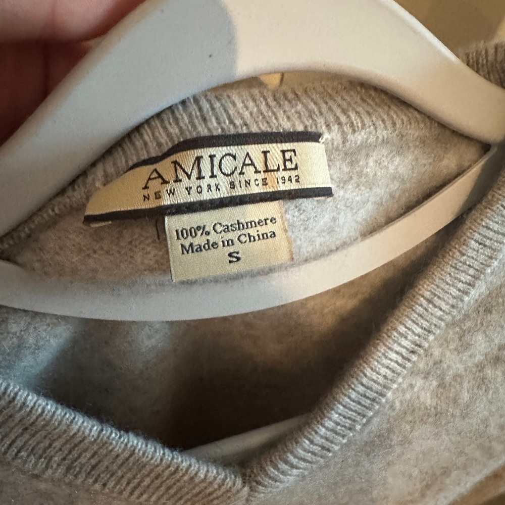 Gray V-Neck Women's Sweater 100% cashmere​ - Picture 3 of 4